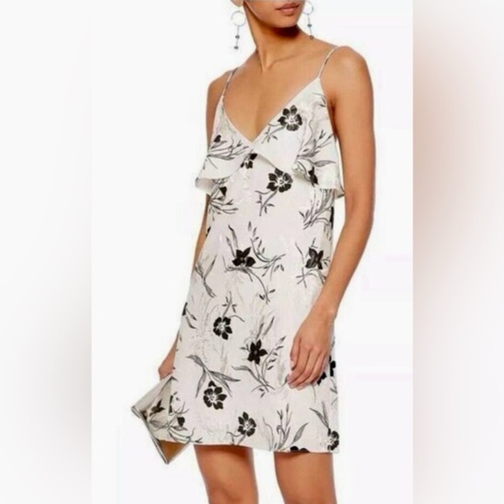 [New] Alice + Olivia Ruffle V-Neck Floral Slip Dress - White/Black
